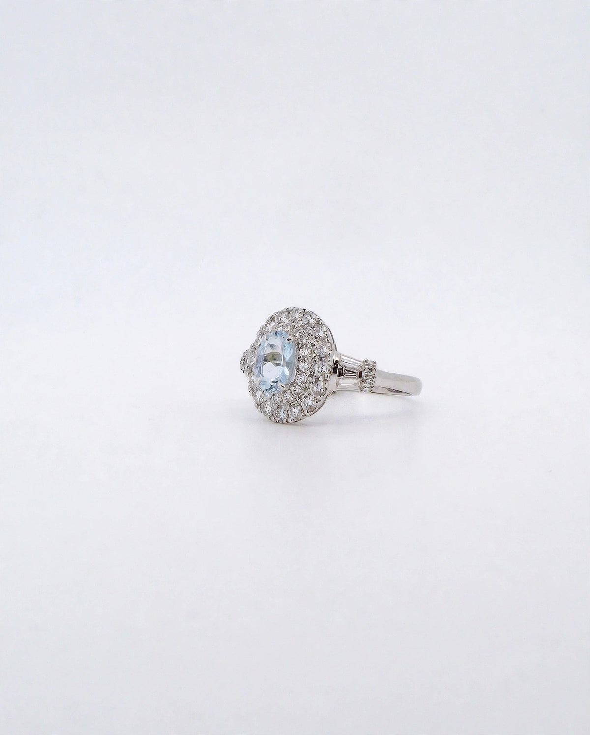 Elegant Aquamarine Ring
