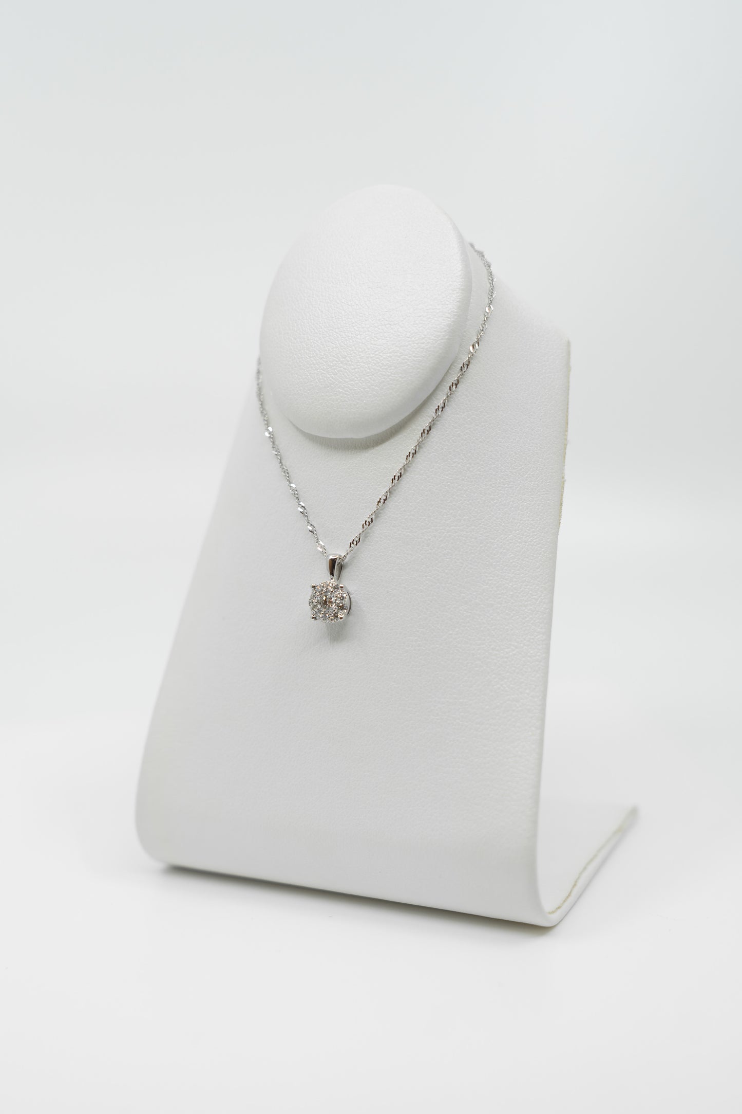 0.36 Carat Illusion Setting Diamond Necklace