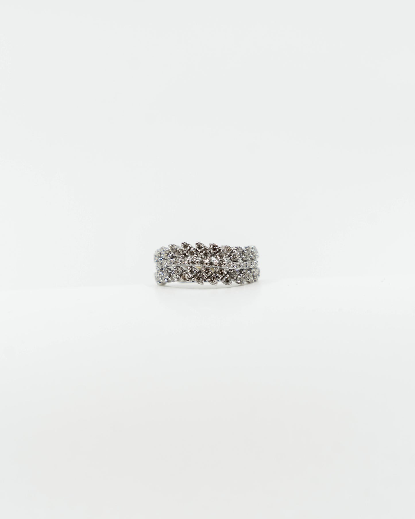 Flowing Diamond band