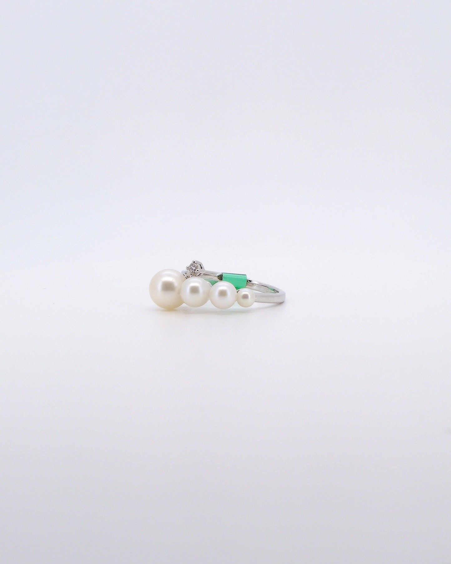 Graduated Pearl Ring