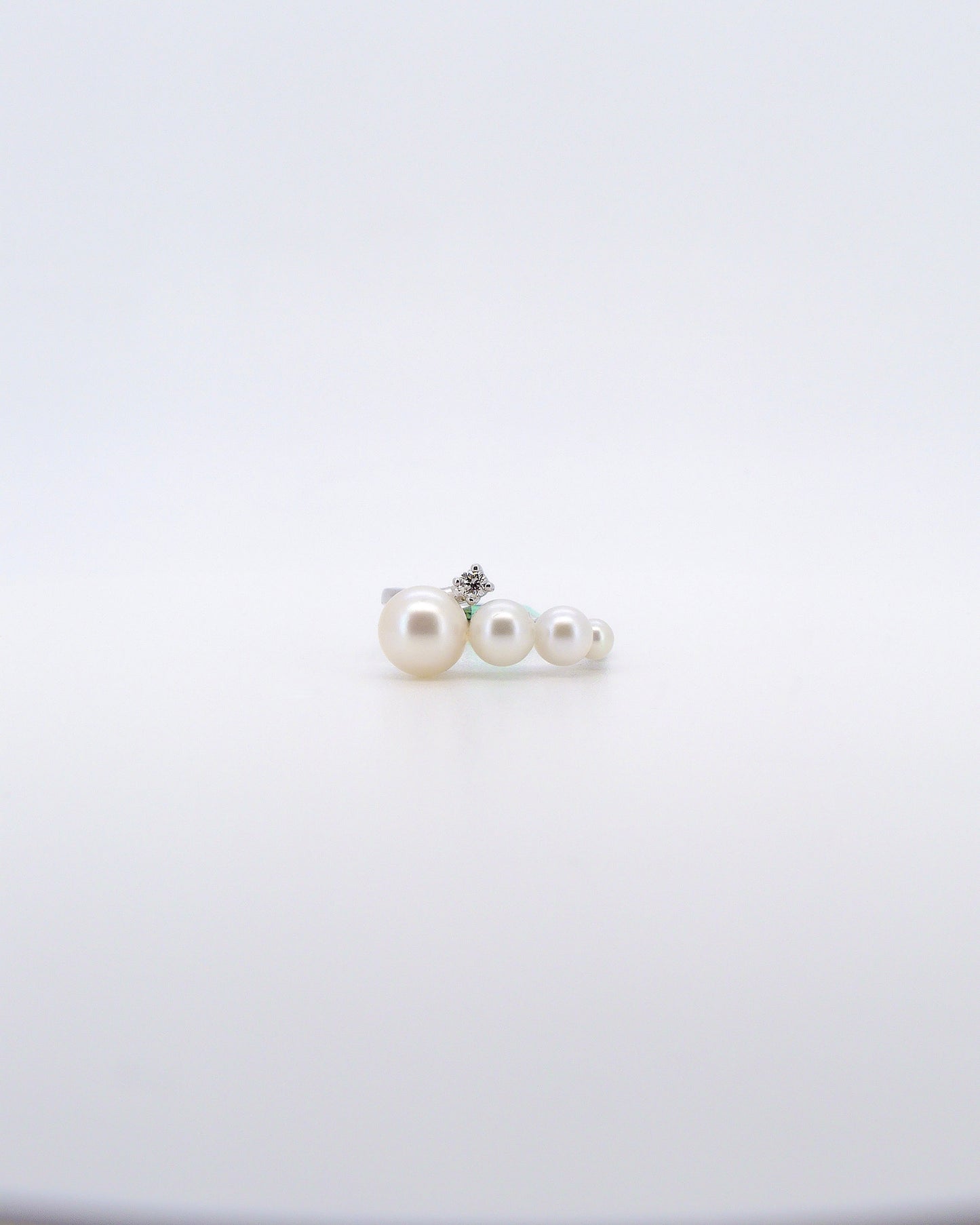 Graduated Pearl Ring