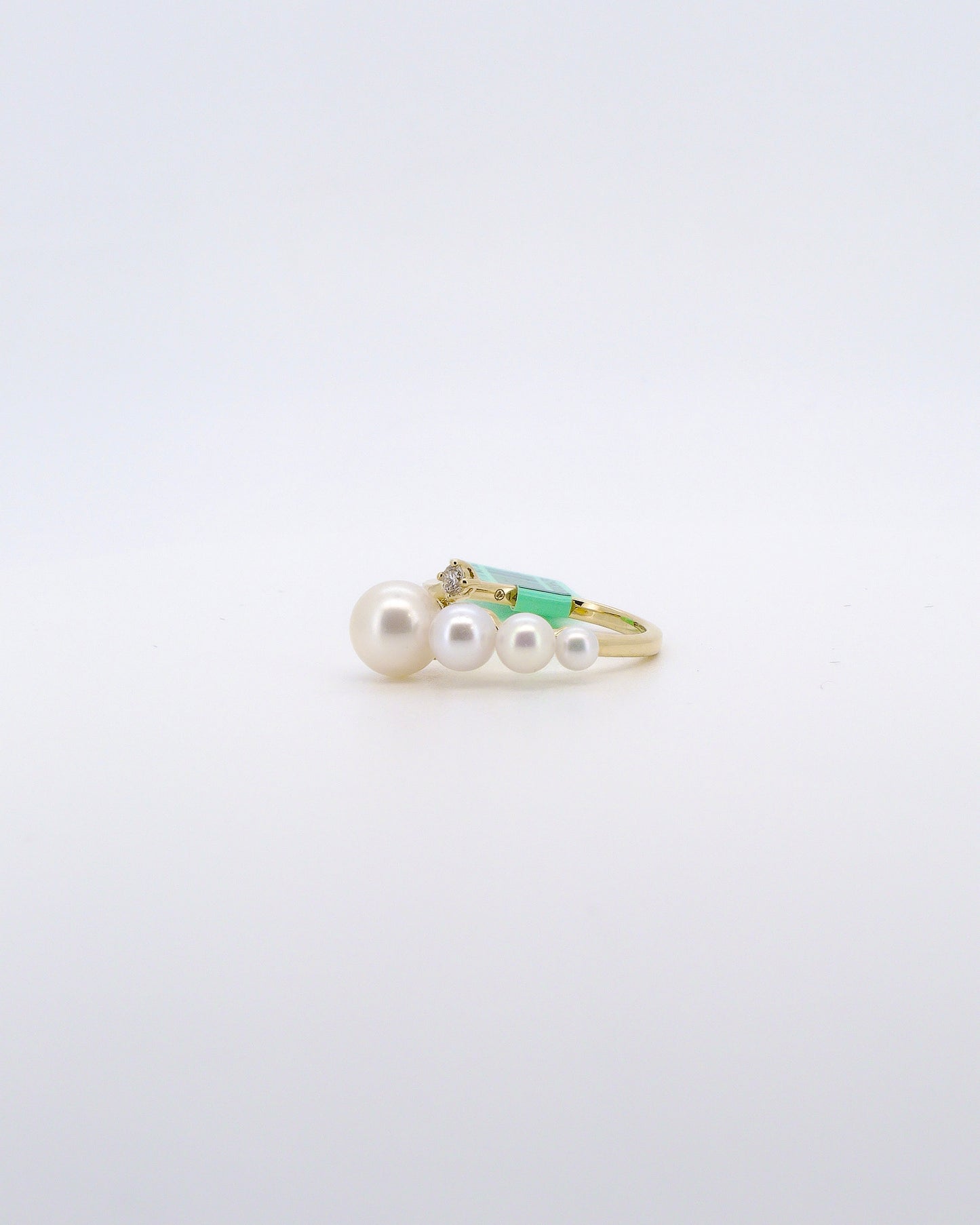Graduated Pearl Ring
