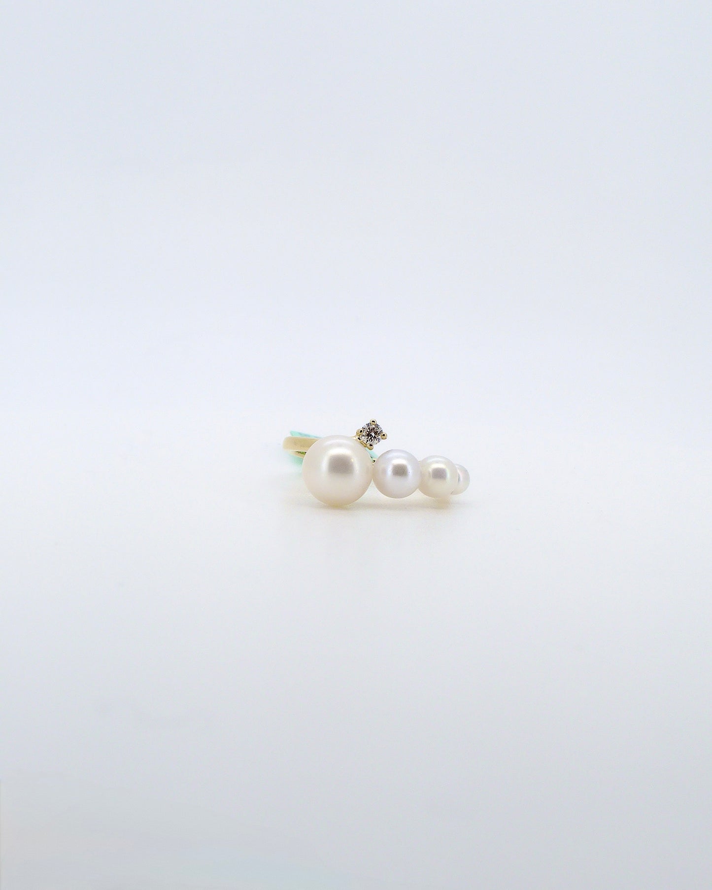 Graduated Pearl Ring