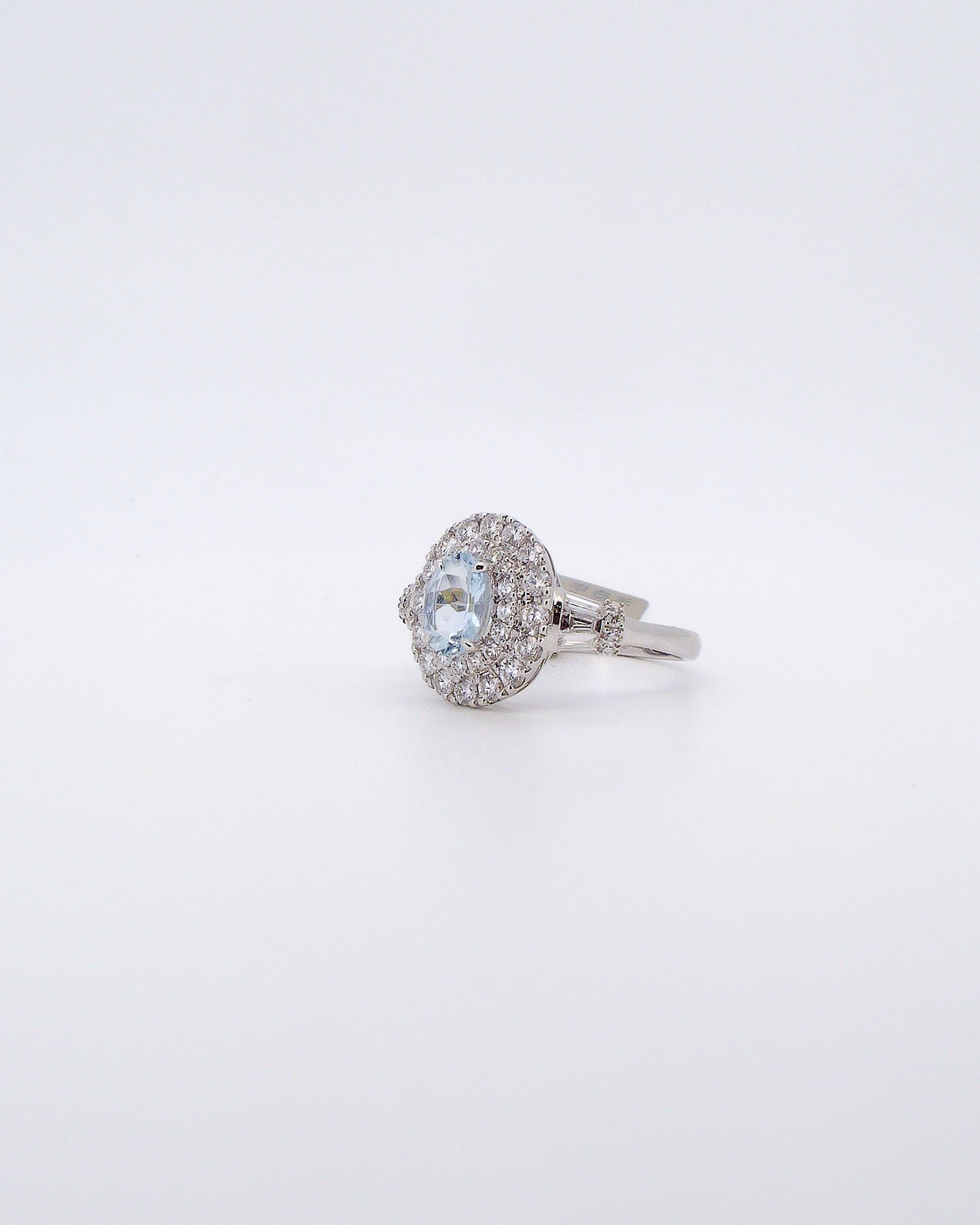 Elegant Aquamarine Ring
