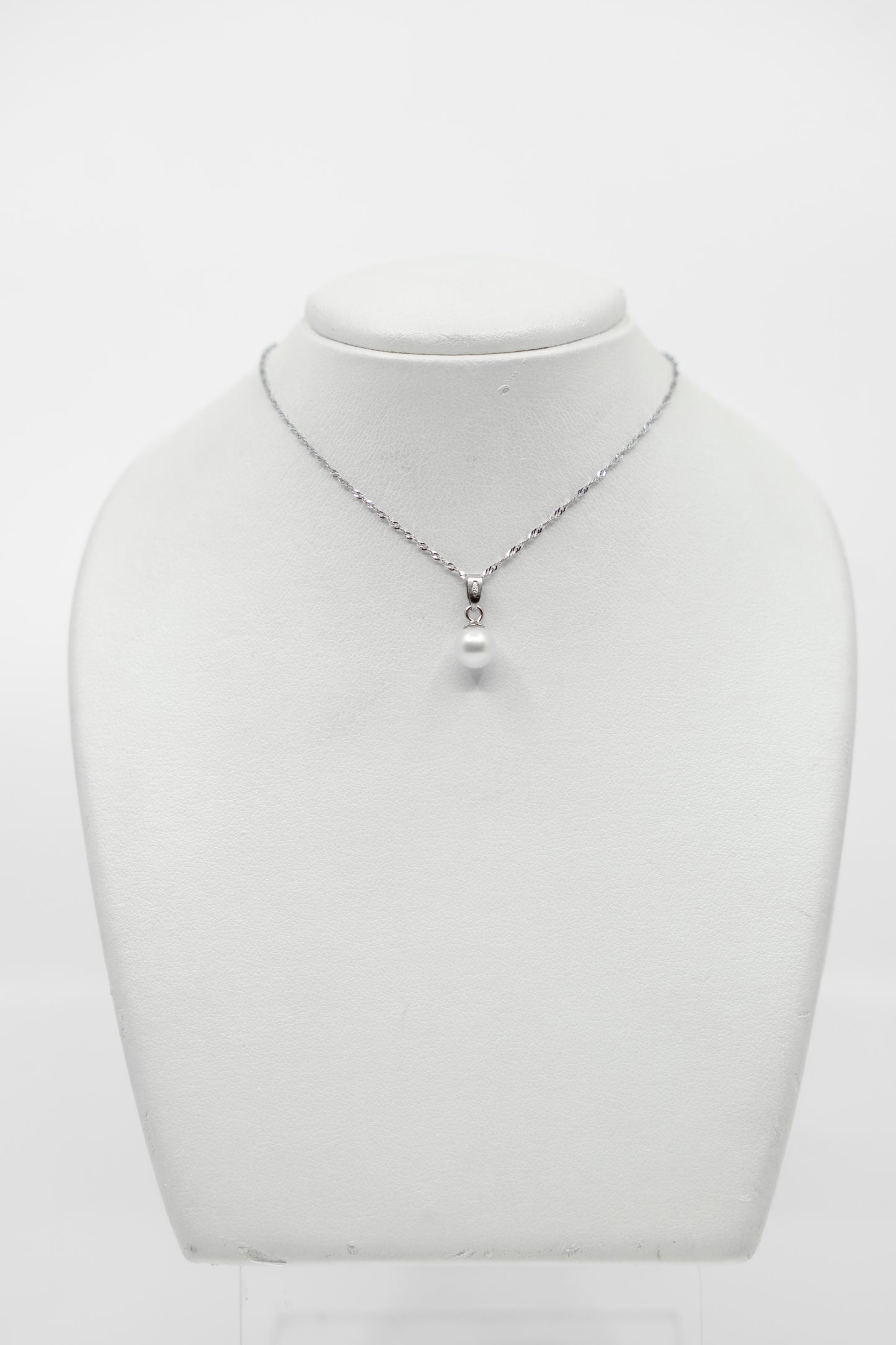 Drop Pearl Pendant