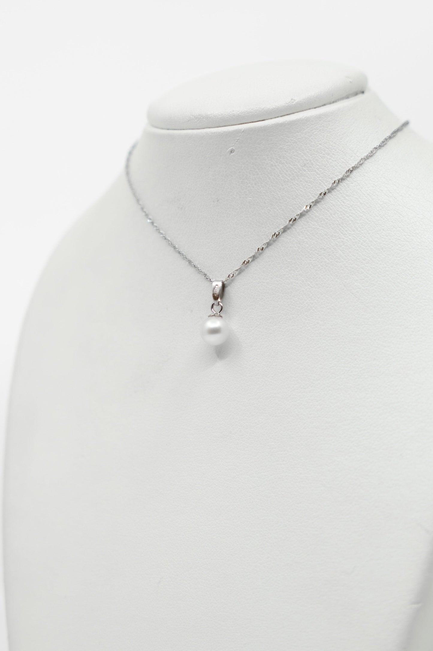 Drop Pearl Pendant