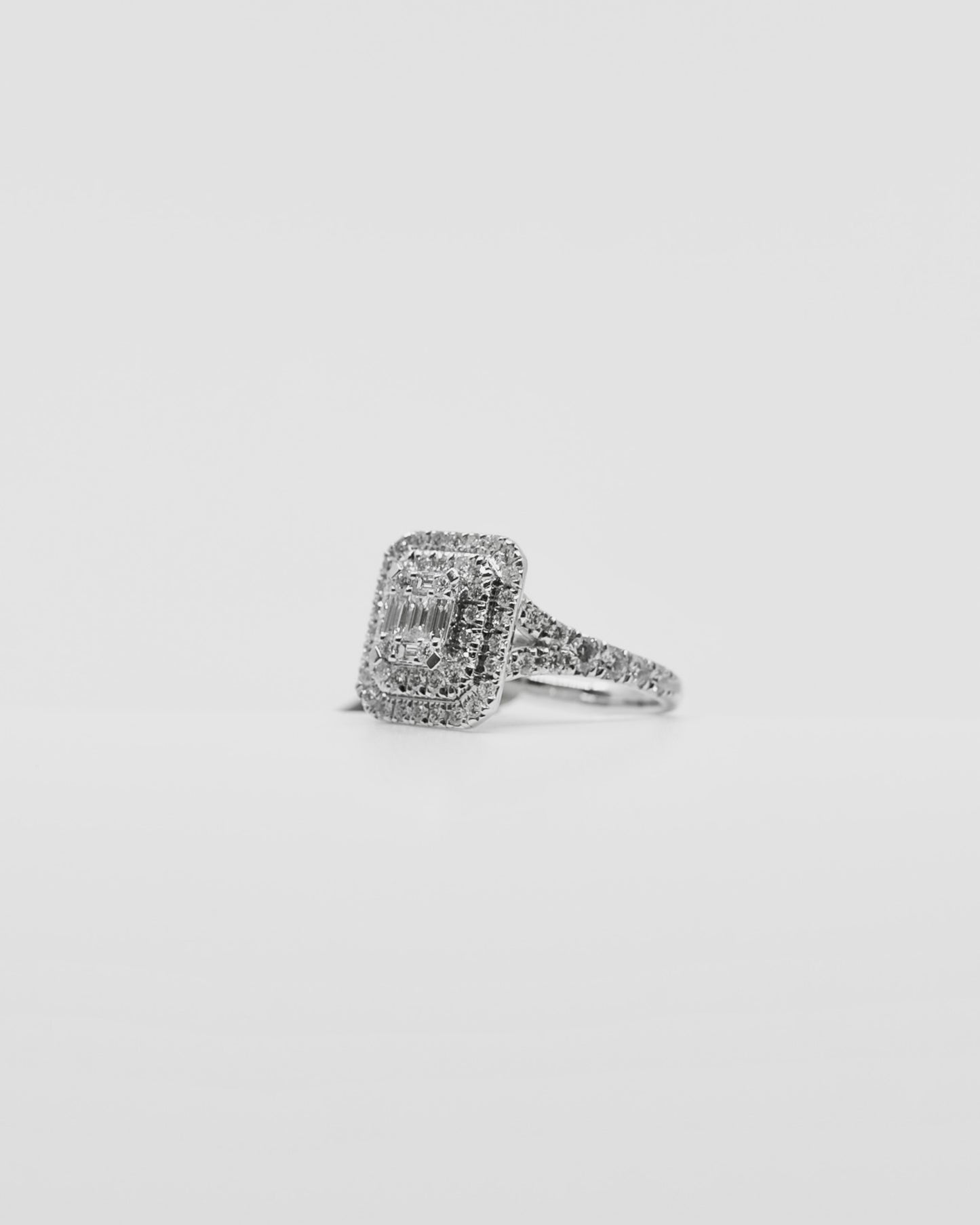 Illusionary Set Baguette Diamond Ring