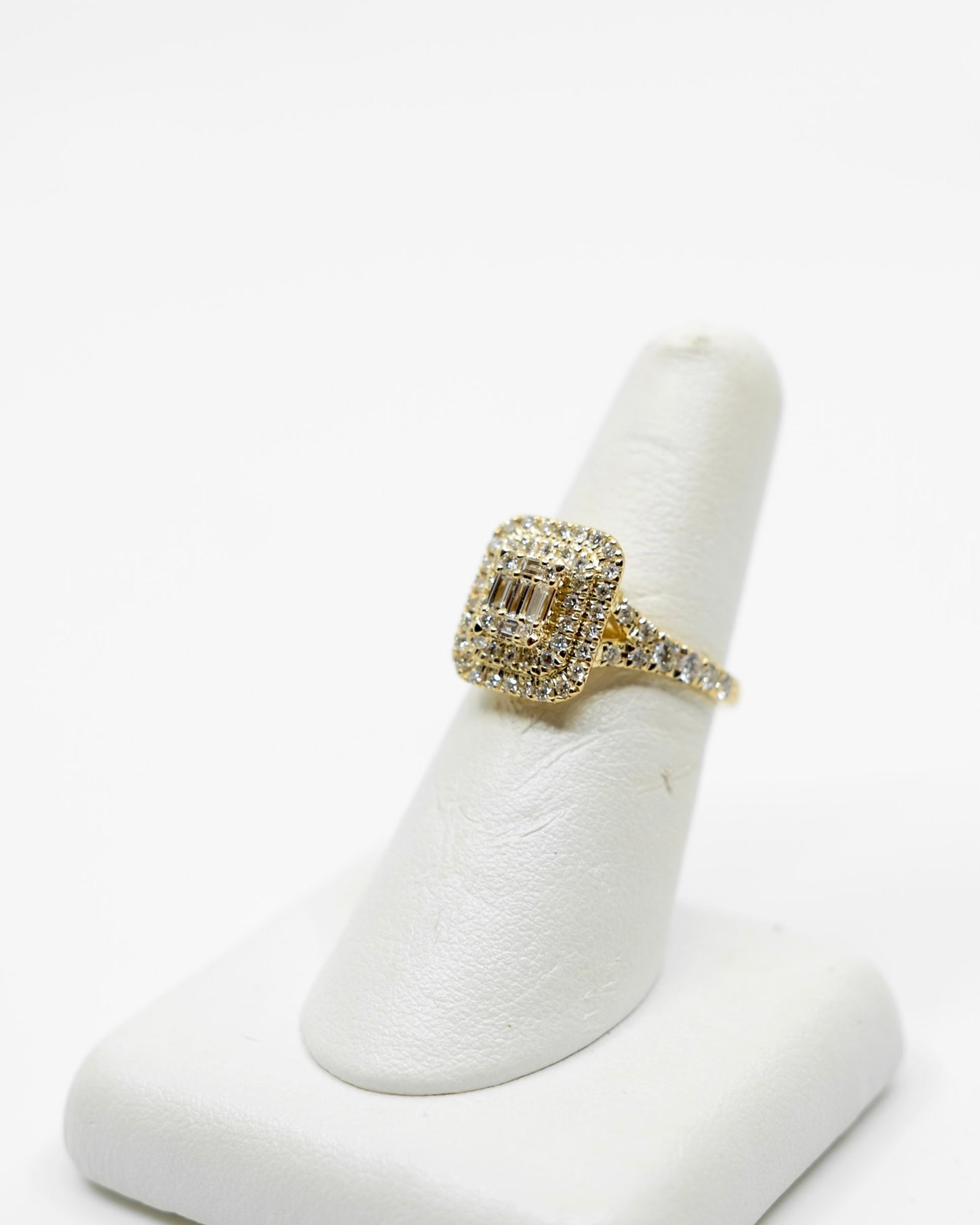 Illusionary Set Baguette Diamond Ring